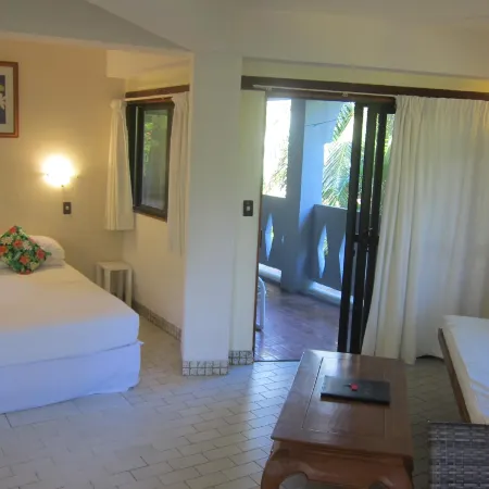 Raina Beach Apartments & Houses