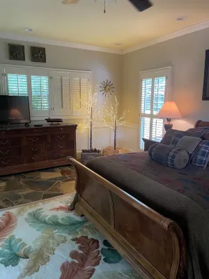 3-bedroom house in charming White with WiFi and AC. Lakefront lake Allatoona