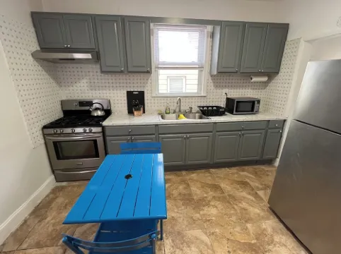 4-bedroom apartment near Airport Hotels in Hillside