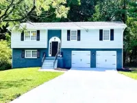Perfect Family-friendly ATL Home - Lakeview Haven Publix Super Market at Flat Shoals Crossing Shopping Center 주변 호텔