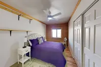 Spacious Chic Cabin with Gorgeous Views, Outdoor Lounge, Family Friendly