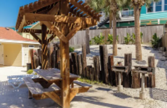 Fun 4 Bedroom Resort Pool Sleeps 12