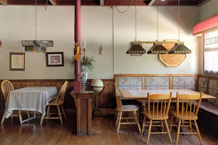 Port Albert Inn and Cottages Отели рядом с достопримечательностью «Годерич Мейн Бич»