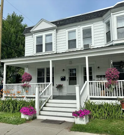 3-bedroom apartment in charming Southend Burlington