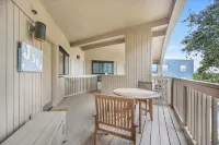 Treetop Beach Condo Sleeps 7!