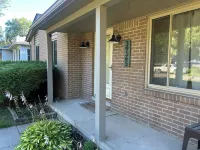 Family Home with Plenty of Parking and Long Stay Friendly. Fenced in Yard. Hoteles en Municipio de Clinton