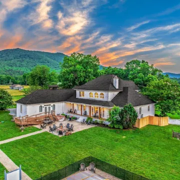 10BR Estate / Dome Pool / Pickleball / Sauna / Theater / Arcade / Sleeps 33