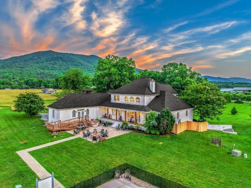10BR Estate / Dome Pool / Pickleball / Sauna / Theater / Arcade / Sleeps 33