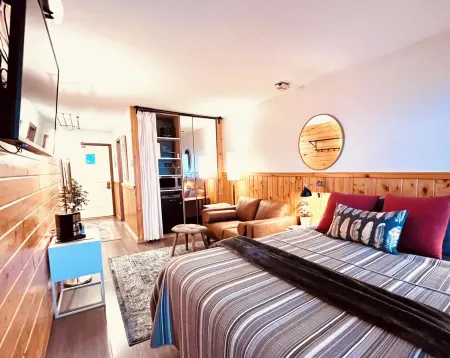 Queen Suite~Resort Amenities~19 Miles to West RMNP