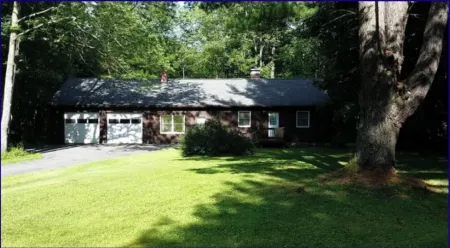 Private Wooded Retreat close to Cornell Отели в г. Драйден