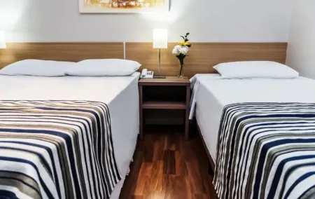 Hotel Nacional Inn Porto Alegre - Próximo ao Complexo Hospitalar Santa Casa e Ufrgs Отели рядом с достопримечательностью «Public Library»