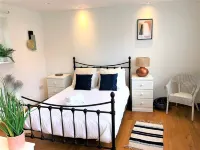 Prime Location! Detached Clifton Home with Parking Hotel a Clifton
