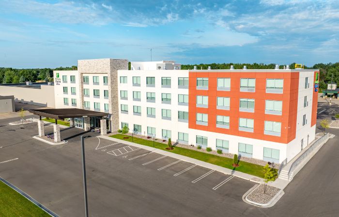 Holiday Inn Express & Suites MARINETTE by IHG