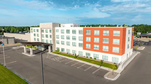 Holiday Inn Express & Suites MARINETTE by IHG