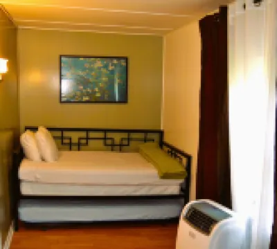 7-Bedroom Retreat Sleeps 13