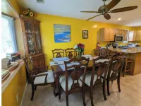 Hans' Villa - Charming 8 Bedroom Home with 2 Baths East Riverdale住宿飯店