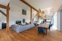 Le Refuge des Brumes - 500m2 house with 7 bedrooms, 7 bathrooms & spa in the Vosges mountains 克松呂－隆日梅住宿飯店