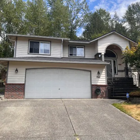 Charming 1-bedroom downstairs unit / suite with living room and AC in Marysville