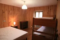 Chalet la Tournette Gite la Ferme 100m2 au RDC Talloires-montmin Hotels in Talloires