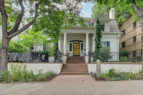 Walkable Apt w/ Off-street Parking in Cheesman!