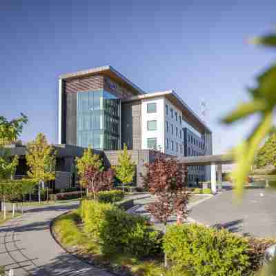 DoubleTree by Hilton Auckland Karaka Hotel Exterior