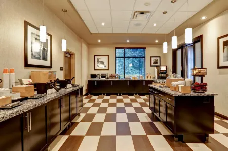 Hampton Inn by Hilton Chilliwack Отели в г. Чилливак