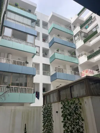 Chic Appartement Avec Terrasse Dans une Belle et Récente Résidence Отели в г. Мохаммедия