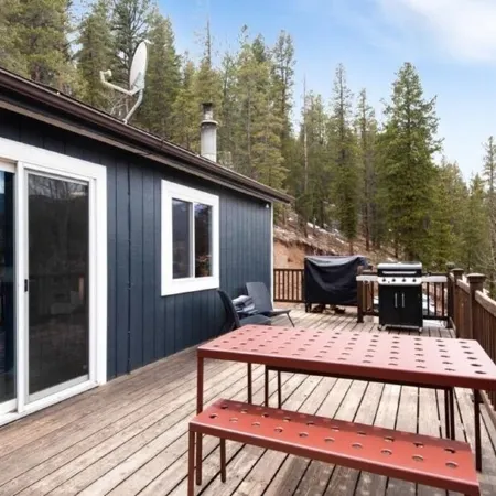 Aspen Glow Cabin - a charming 2-bedroom cabin with mountain views & wood stove