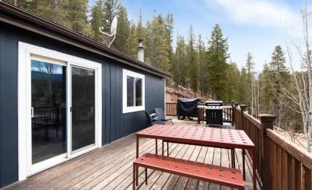 Aspen Glow Cabin - a charming 2-bedroom cabin with mountain views & wood stove