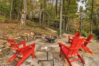 1 Mi to Town: Chalet-Style Highlands Retreat - Balcony