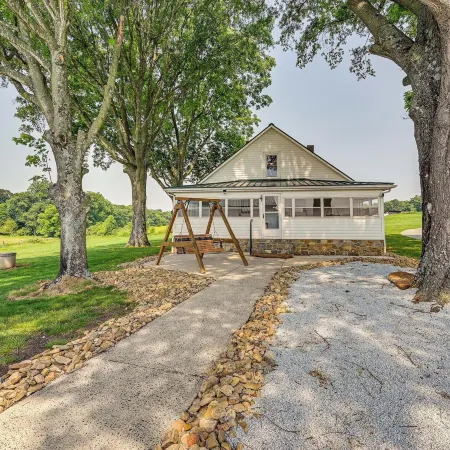 Dobson Farmhouse w/ Scenic Porch - Near Vineyards! Hotels in Dobson