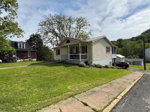 Charming, pet-friendly 2-bedroom house with WiFi, AC in delightful Lewistown 米夫林縣酒店