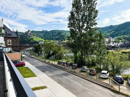 Experience Cochem: Moselle view, view of the Reichsburg & old town directly opposite