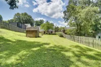 Charming Retreat in Charlottesville w/ Deck! - 3-نجوم