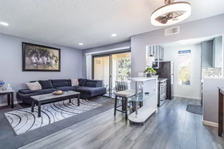 Palmdale Prime : Pool & Comfort