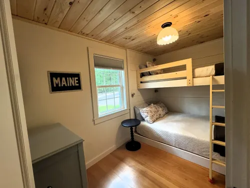 Cabin at The Dock Of The Bay -Lakefront w/Mooring