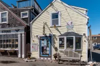 Bright Coastal Apartment in the center of Quaint New England Sea Town
