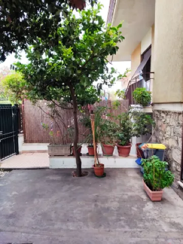 House SoleMare 30 meters from the beach 泰拉奇納酒店