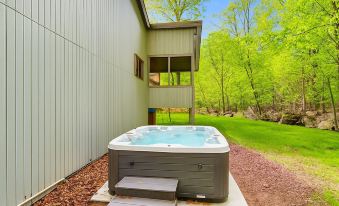 Poconos Hideaway - Woods & Wildlife