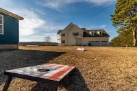 “The Blue Bungalow” Great location RV hookup addon