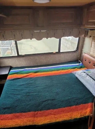 Upgraded Motorhome with Outside Patio Отели в г. Оркатт