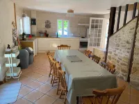 Charming gîte in a green setting, with swimming pool.