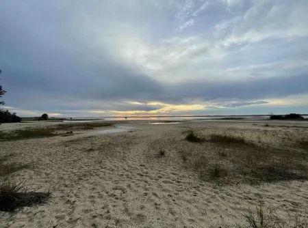 Charmante Maison à Proximité du lac Отели в г. Уртен