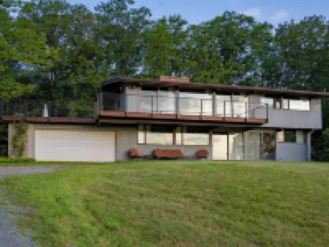 Secluded 4 bedroom home with sweeping mountain views in Williamstown Hotels in Williamstown