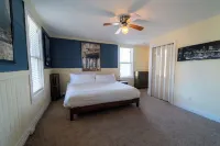 Heart of Lake George – Fireworks on  Back Deck, Parking, Walk to Everything