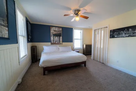 Heart of Lake George – Fireworks on  Back Deck, Parking, Walk to Everything