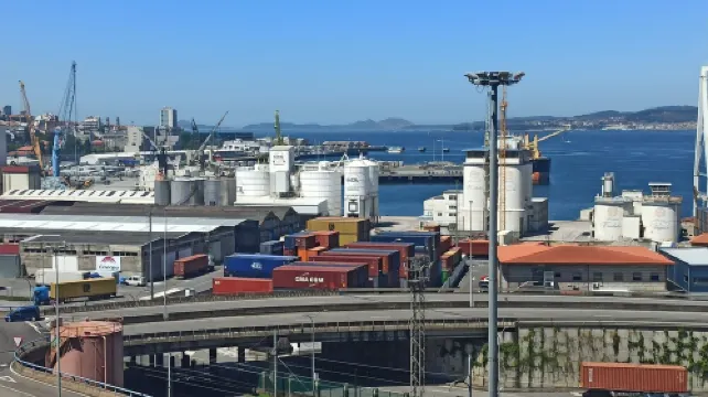 Centrally located apartment, recently renovated. Garage