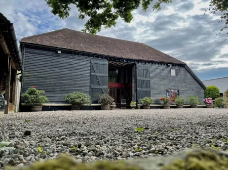 BLUE ROOM Barn Stays Отели рядом с достопримечательностью «Pett Level Beach»