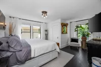 Updated South Hill Craftsman Sleeps 12!