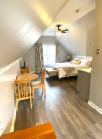 Cozy Apartment with pool, hot tub and in a quiet neighborhood